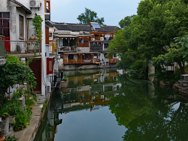 434.jpg - 434 Tongli, miasteczko niedaleko Suzhou. Jego zabytkowe centrum jest często wykorzystywane jako plan filmowy do wielu historycznych produkcji chińskich.