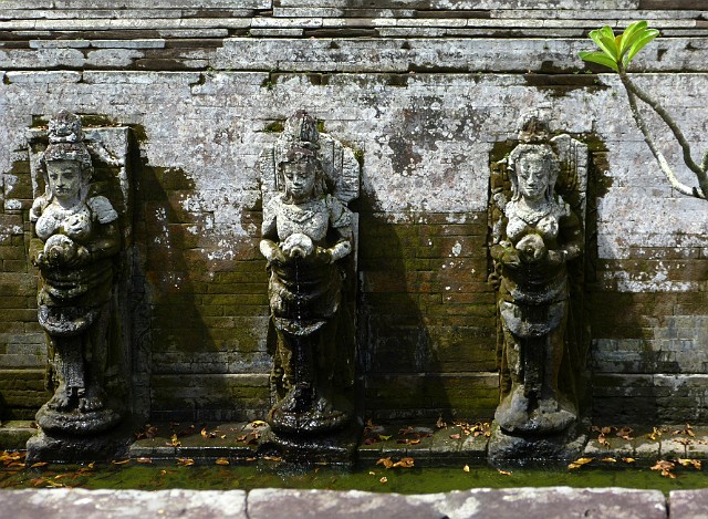 224.jpg - 224 Goa Gajah ,czyli Świątynia Słonia powstała prawdopodobnie w XI w.
