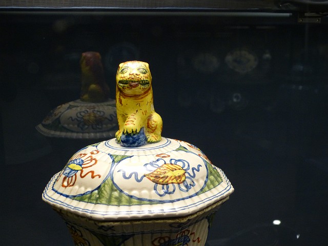 119 Na wystawie porcelany.JPG