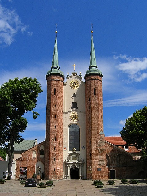 165 Fasada katedry oliwskiej.jpg