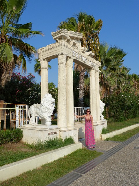 208.jpg - 208 W Side