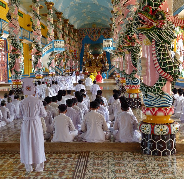 056.jpg - 056 Religia cao dai łączy elementy buddyzmu, chrześcijaństwa, konfucjonizmu, taoizmu, świeckiej filozofii,w mniejszym stopniu też judaizmu i islamu.