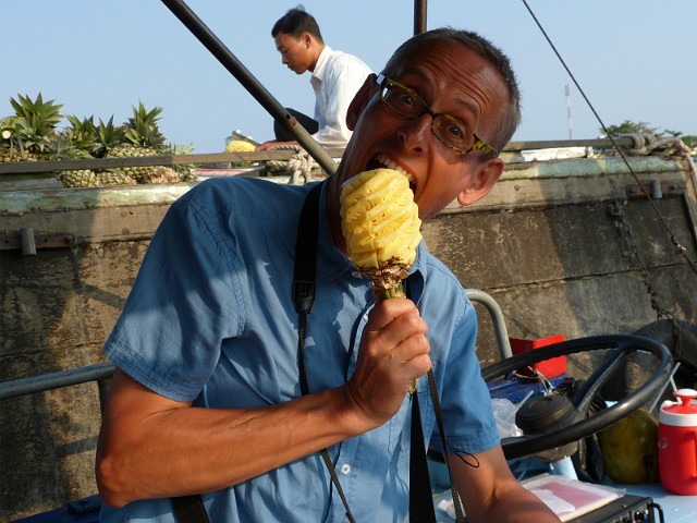 450.jpg - 450 Ananas na łodydze jest słodki i soczysty!