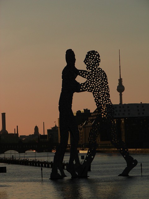 071 Pomnik Molecule Man.jpg