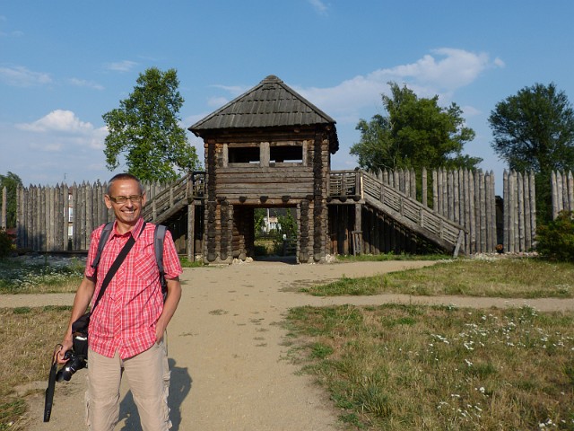 30.jpg - 30 Zrekonstruowana wieża bramna