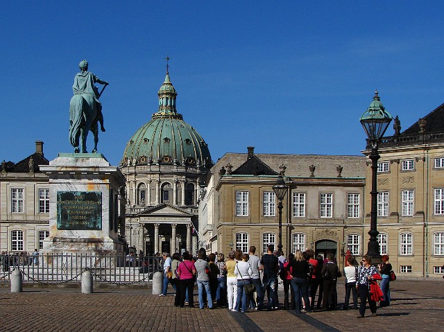 06 Amalienborg.jpg - 06 Amalienborg — od 1794 r. oficjalna rezydencja duńskich monarchów i duńskiej rodziny królewskiej