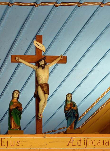 35 Rzeźba we wnętrzu kościoła.jpg