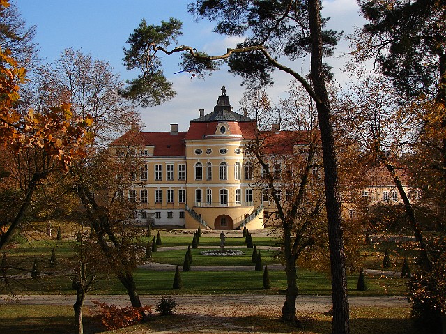 09.jpg - 09 Widok na Pałac od strony ogrodu francuskiego