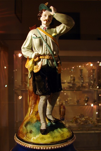 13 Figurka z porcelany z zamkowego muzeum.jpg
